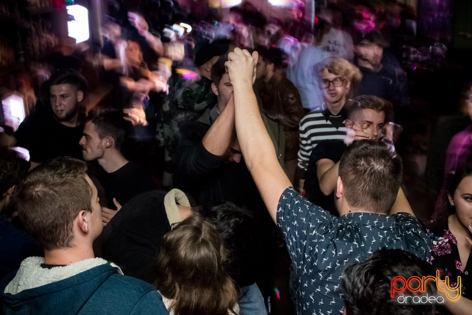 Students Party, Green Pub