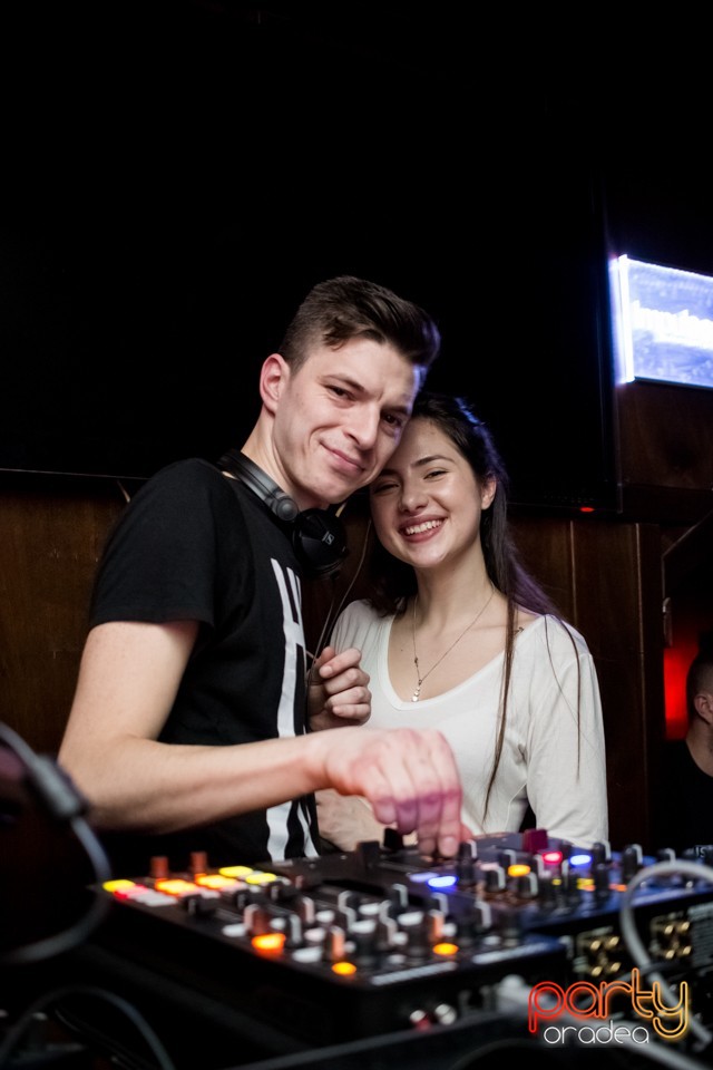 Students Party, Green Pub