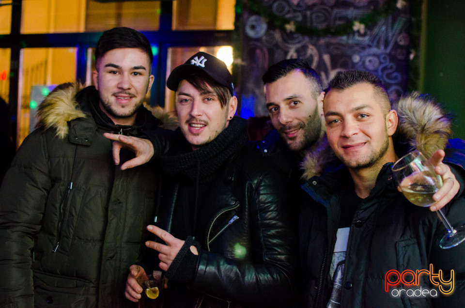 Students Party @ Green Pub, Green Pub