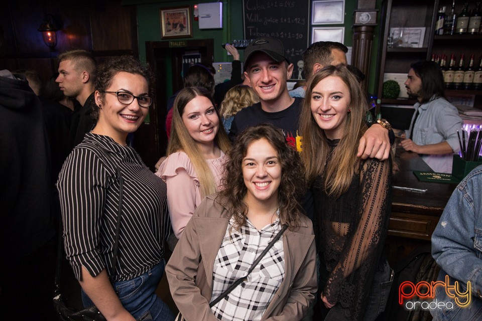 Students Party, Green Pub