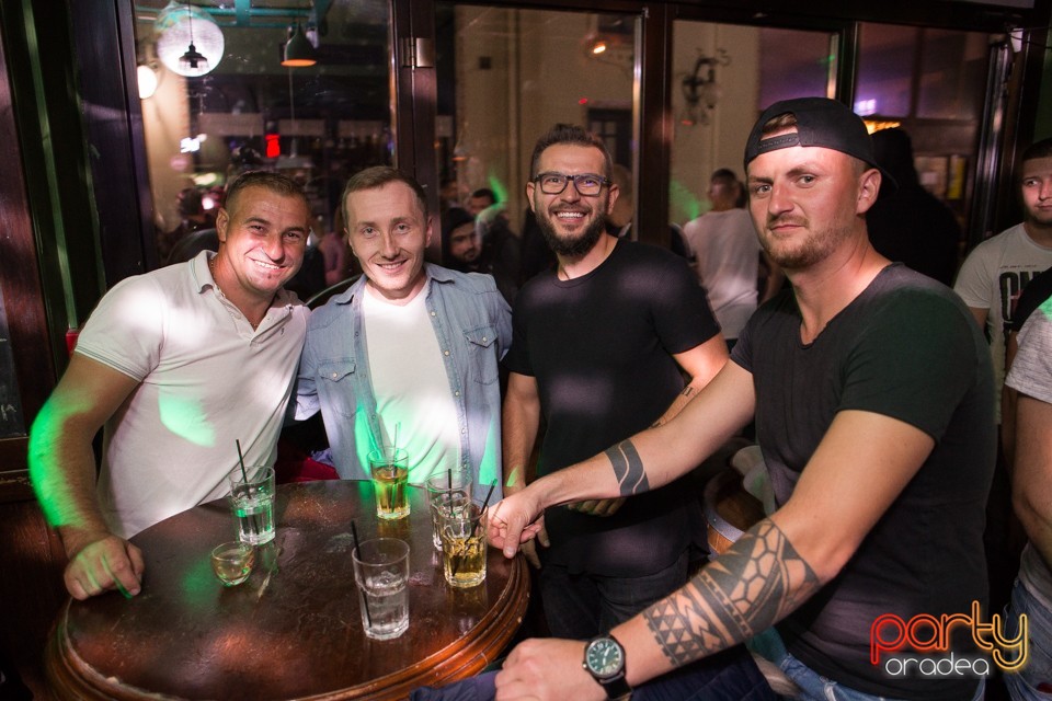 Students Party, Green Pub