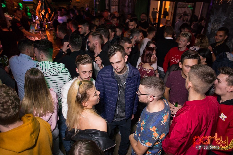 Students Party, Green Pub