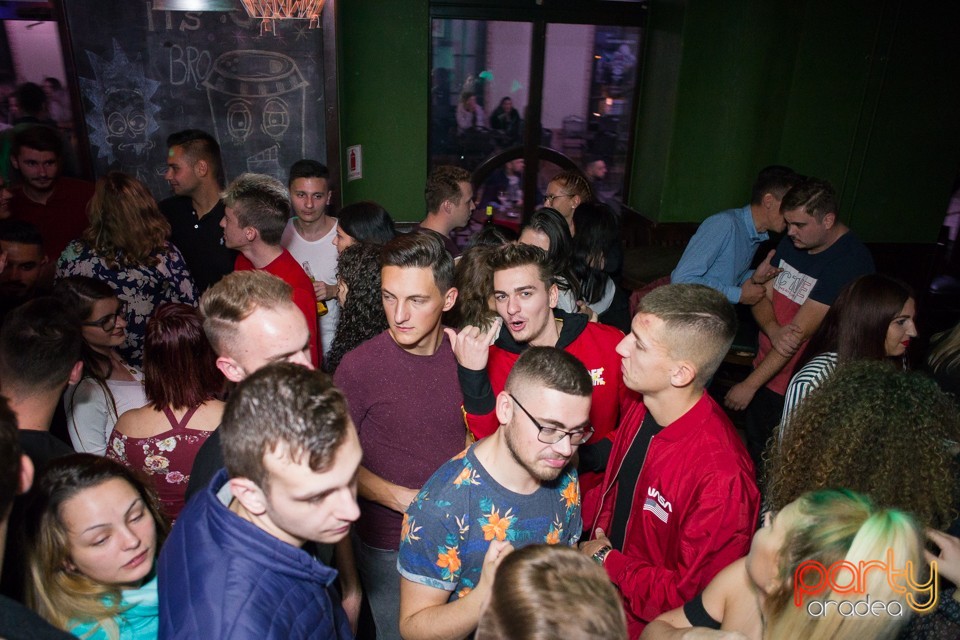 Students Party, Green Pub