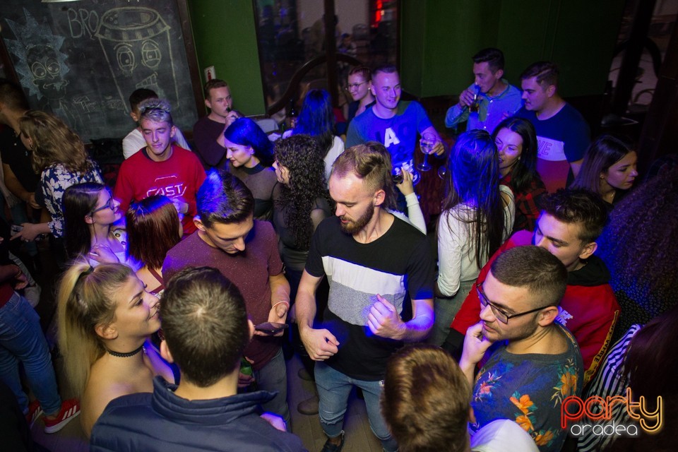 Students Party, Green Pub