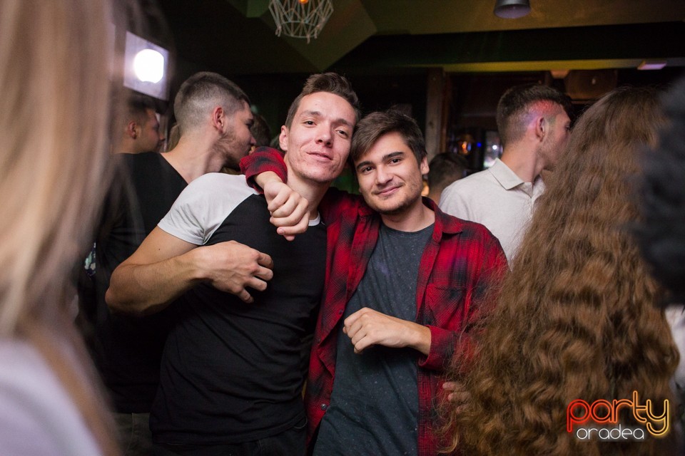 Students Party, Green Pub