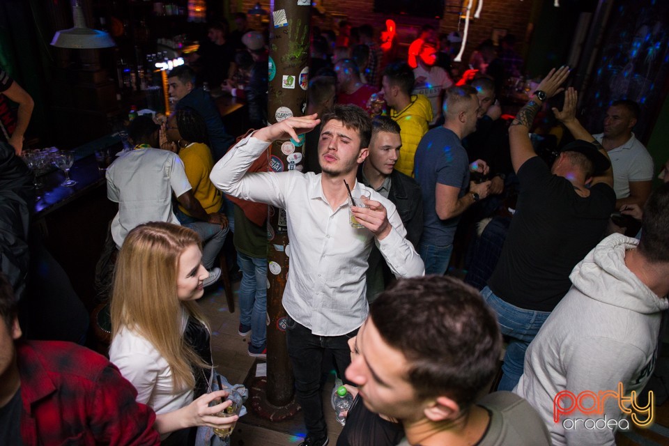 Students Party, Green Pub