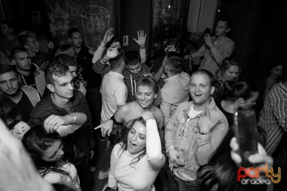 Students Party, Green Pub