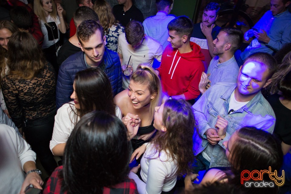 Students Party, Green Pub