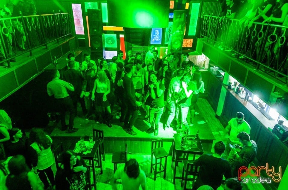 Students Party, Green Pub