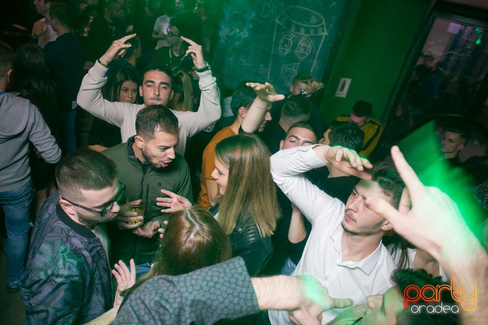 Students Party, Green Pub