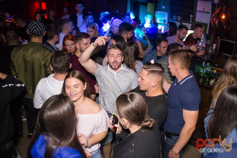 Students Party, Green Pub