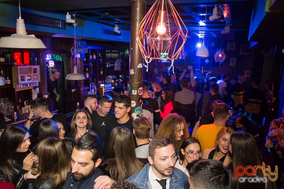 Students Party, Green Pub