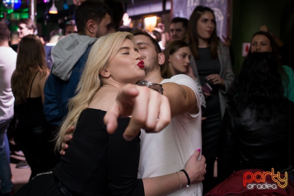 Students Party, Green Pub