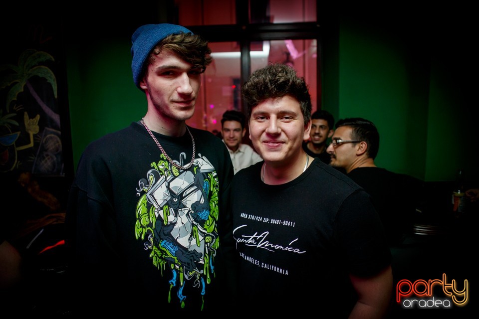 Students Party, Green Pub