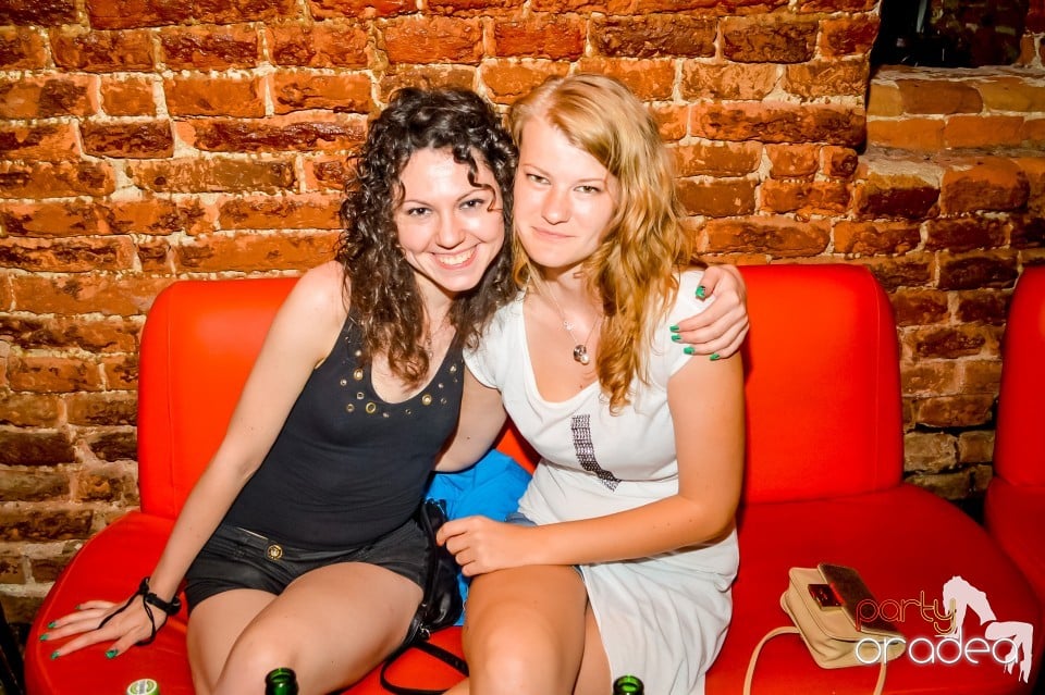 Summer night clubbing, 