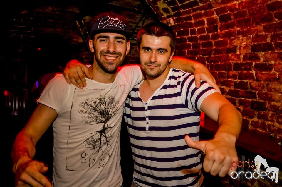 Summer night clubbing, 