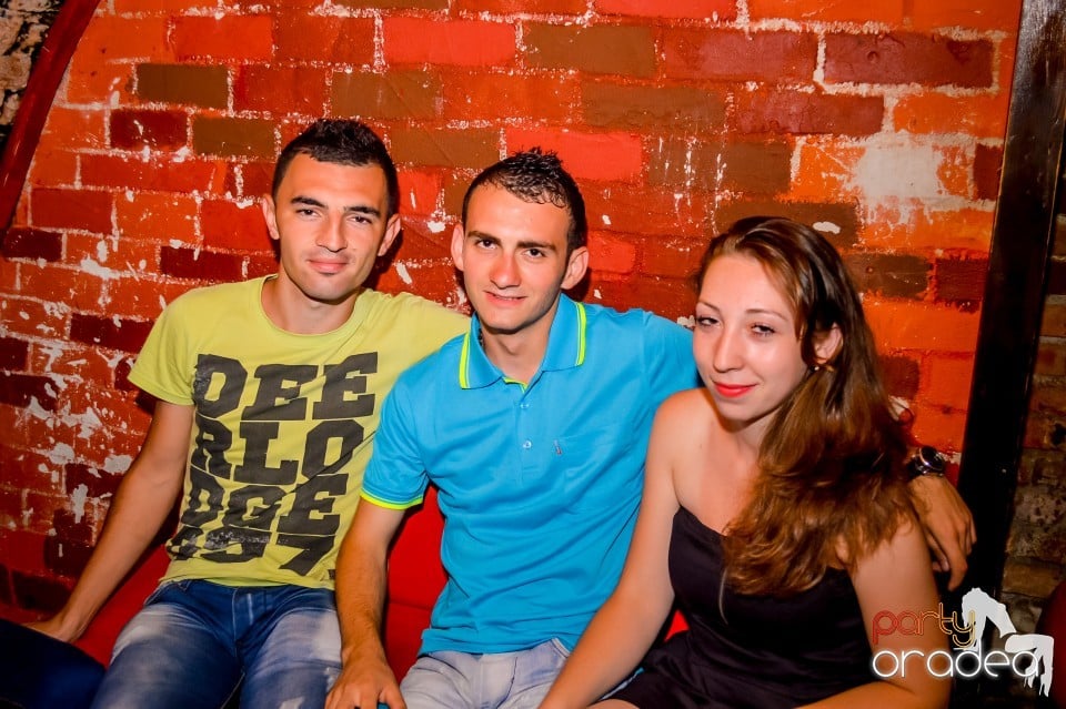 Summer night clubbing, 