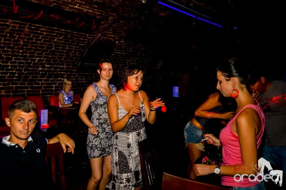 Summer night clubbing, 