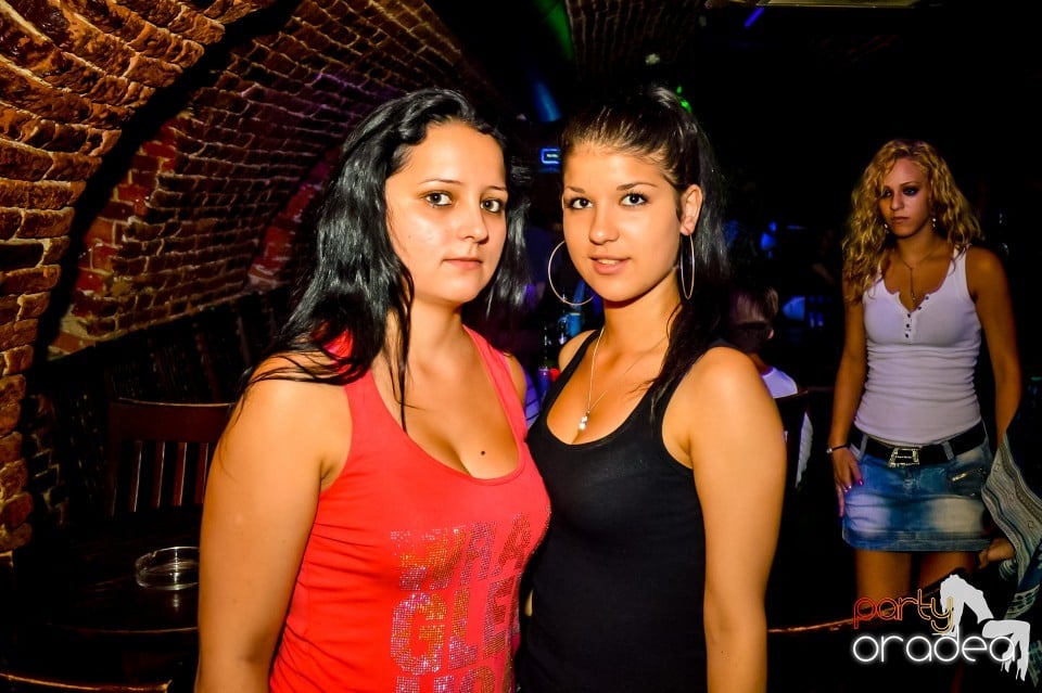 Summer night clubbing, 