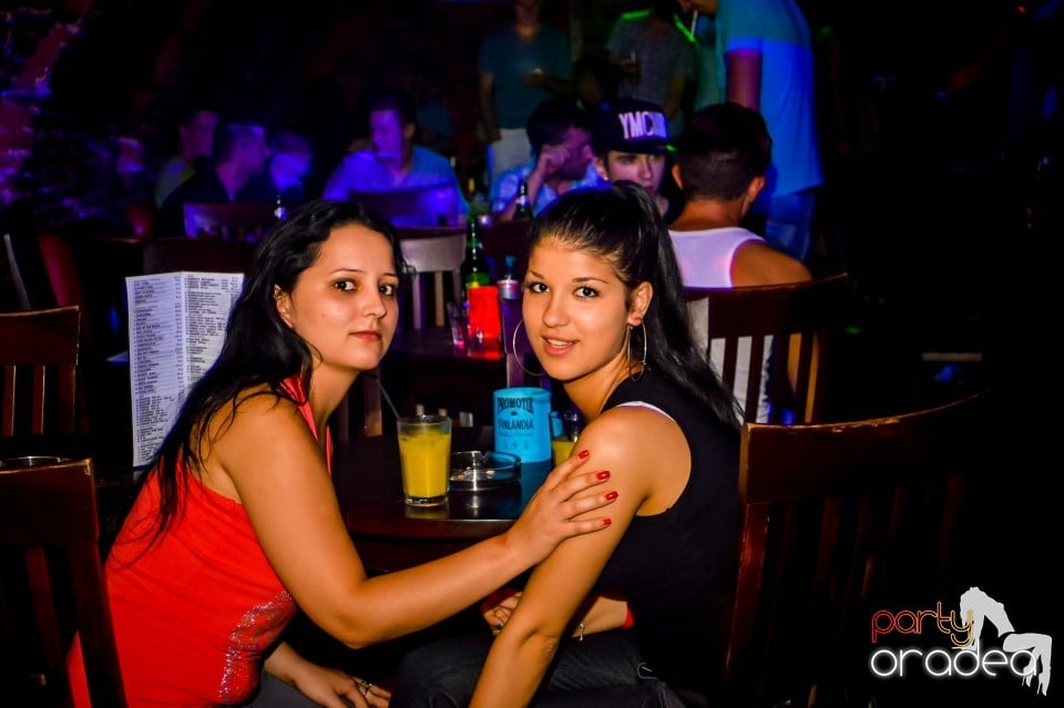 Summer night clubbing, 