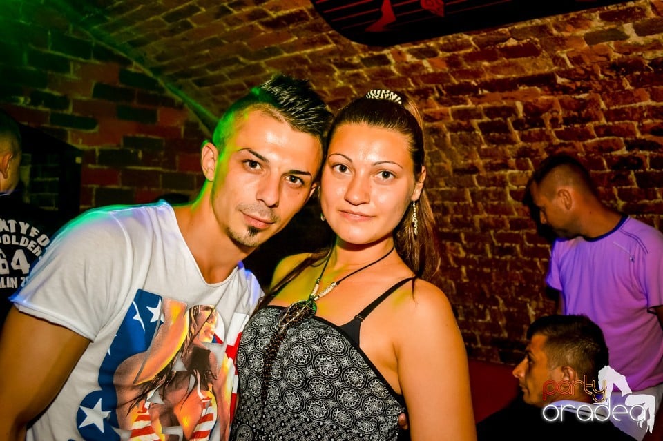 Summer night clubbing, 