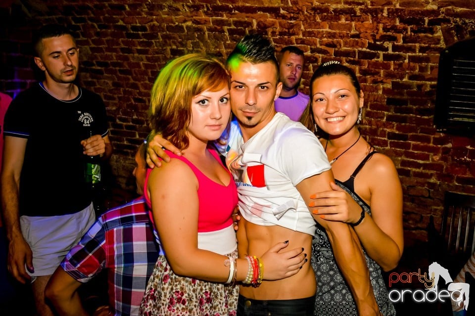 Summer night clubbing, 