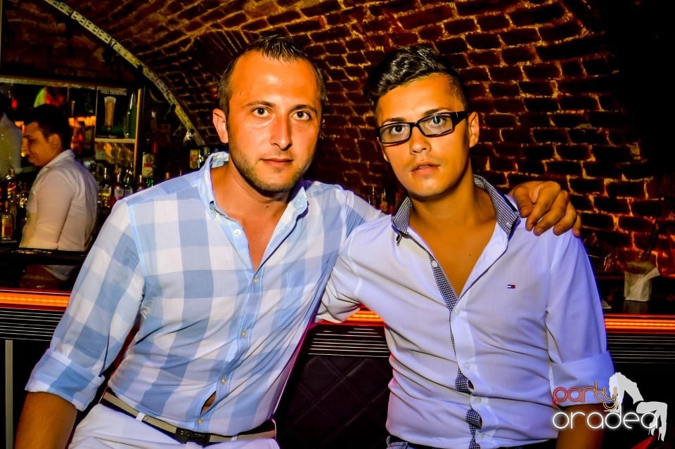 Summer night clubbing, 