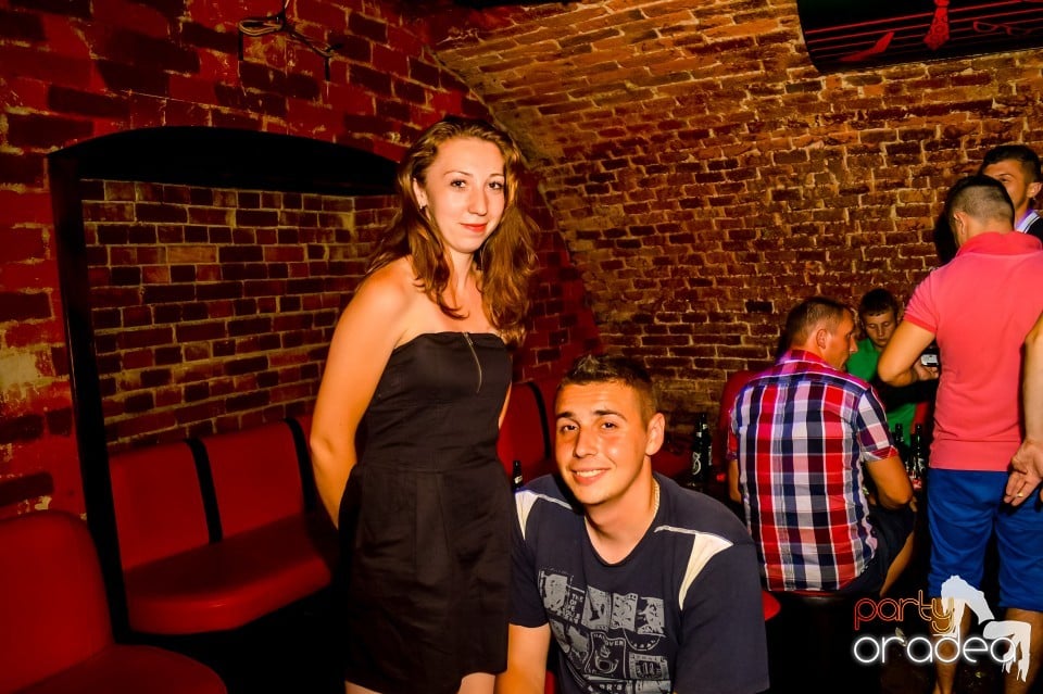 Summer night clubbing, 