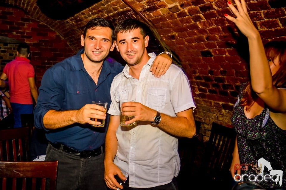 Summer night clubbing, 