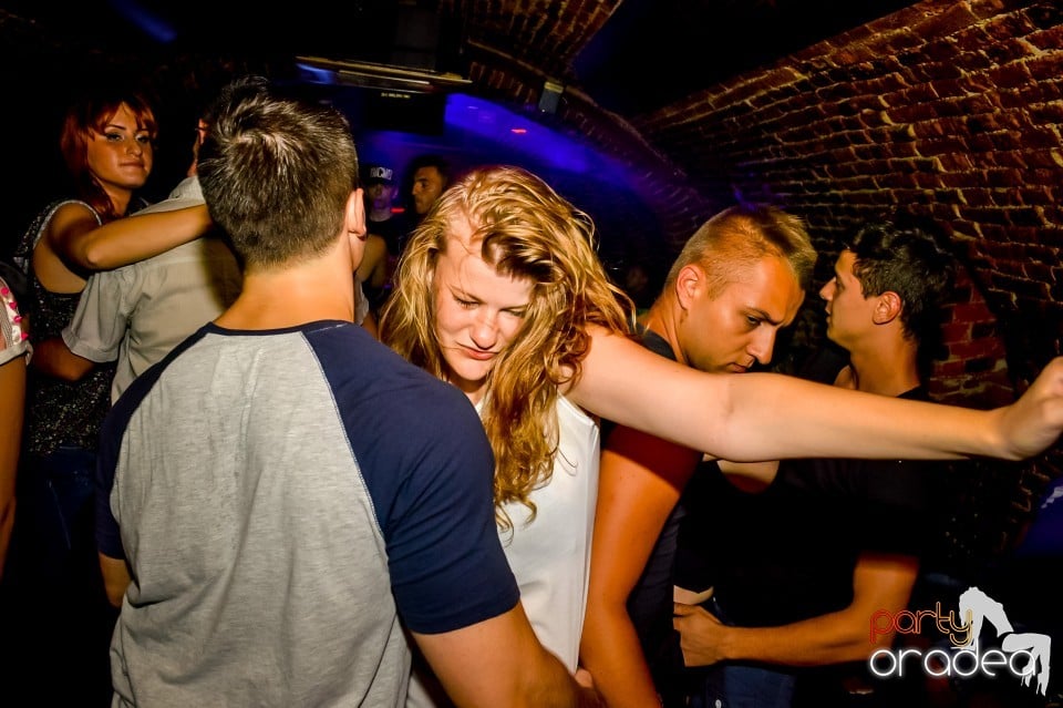 Summer night clubbing, 