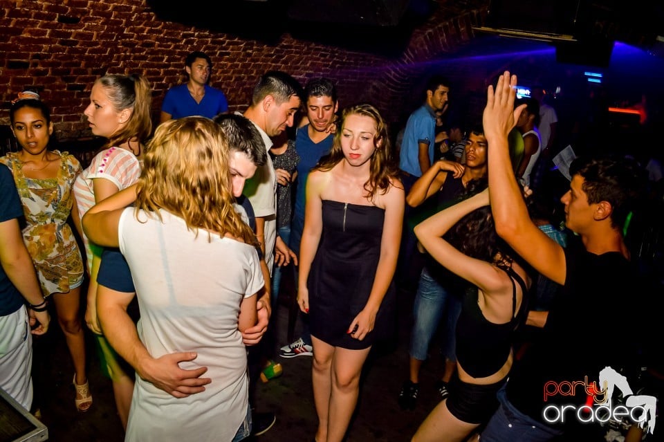 Summer night clubbing, 