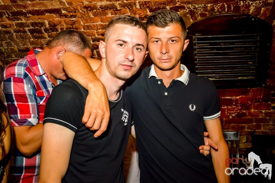 Summer night clubbing, 