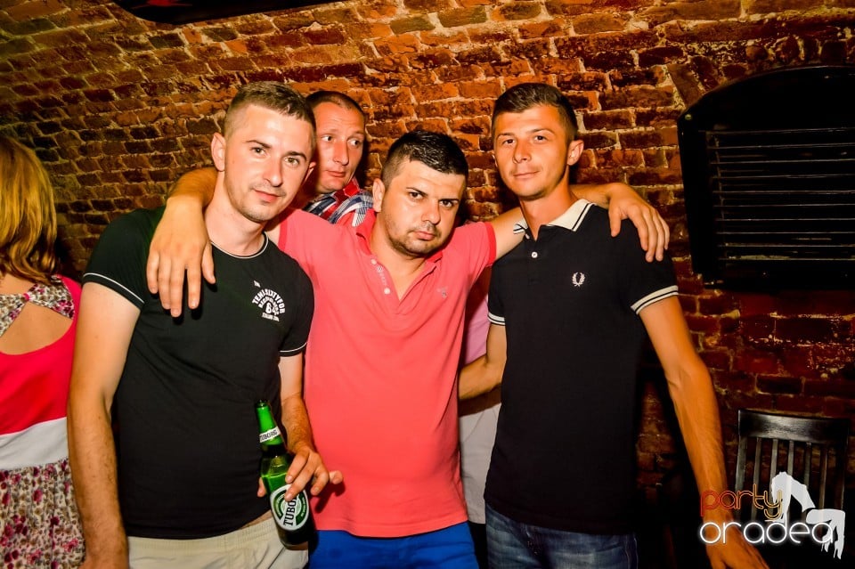 Summer night clubbing, 