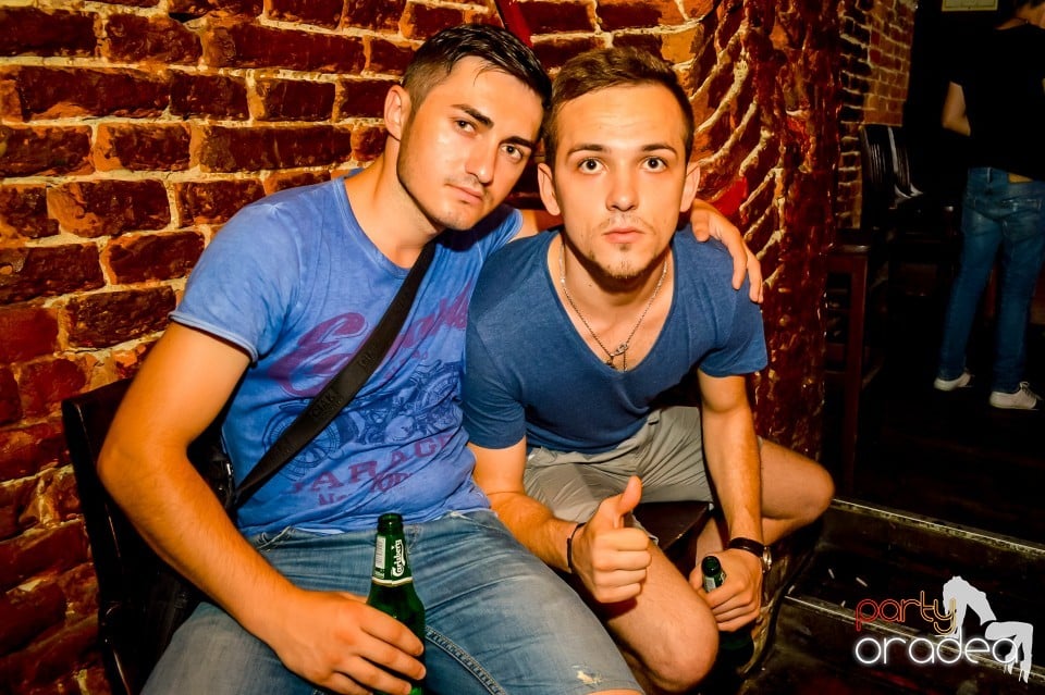 Summer night clubbing, 