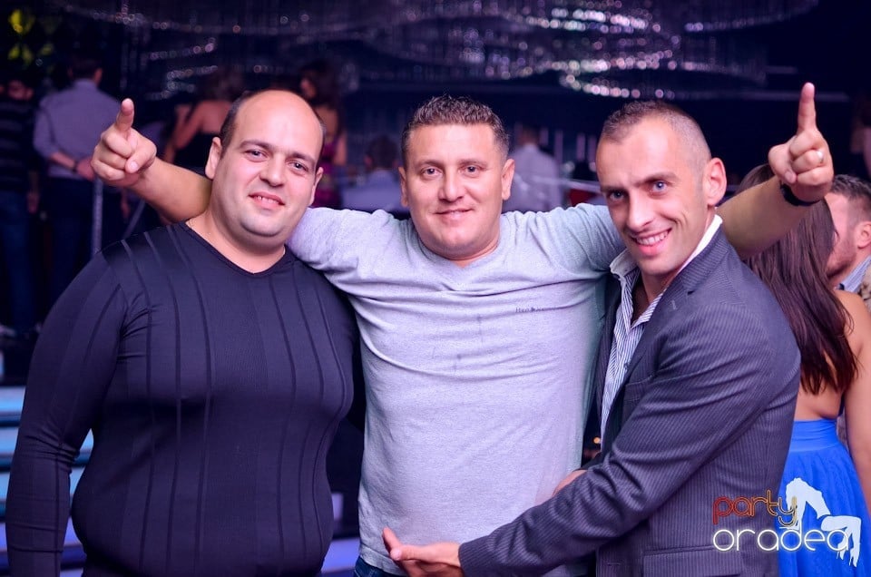 Summer Retro Night Fever în The One, 