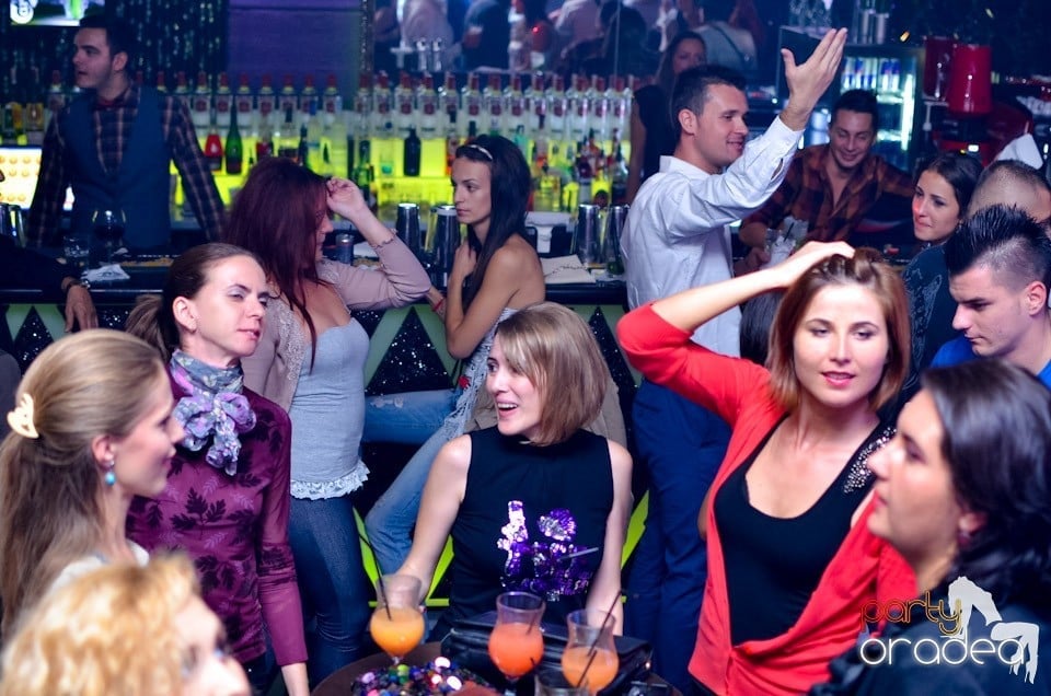 Summer Retro Night Fever în The One, 