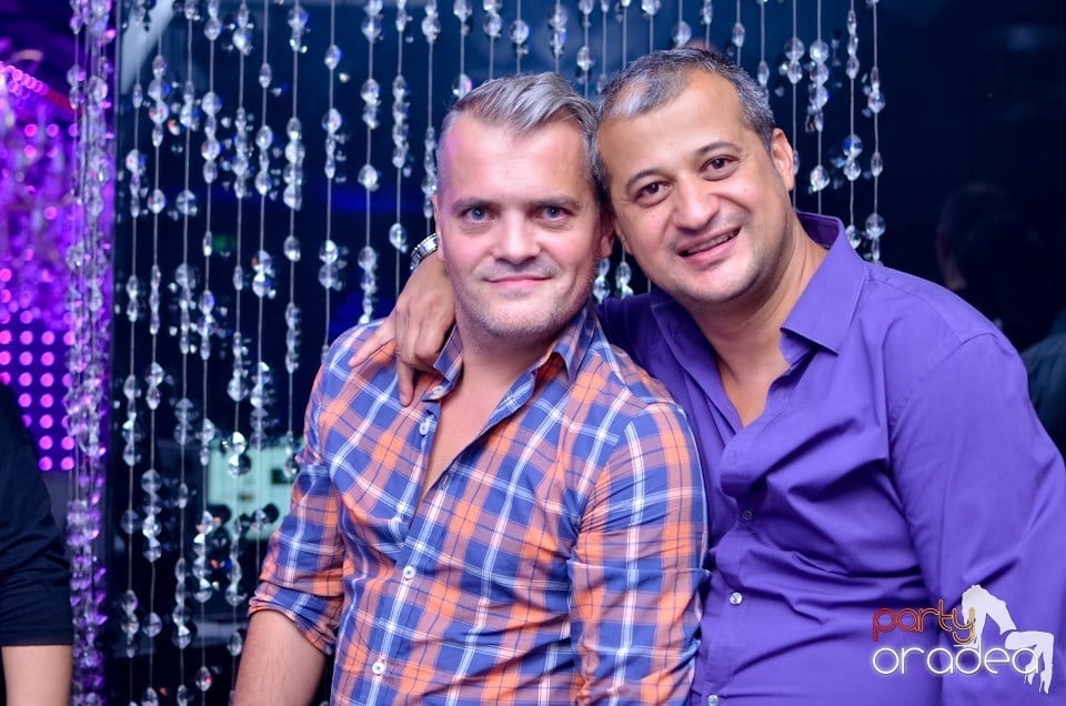 Summer Retro Night Fever în The One, 