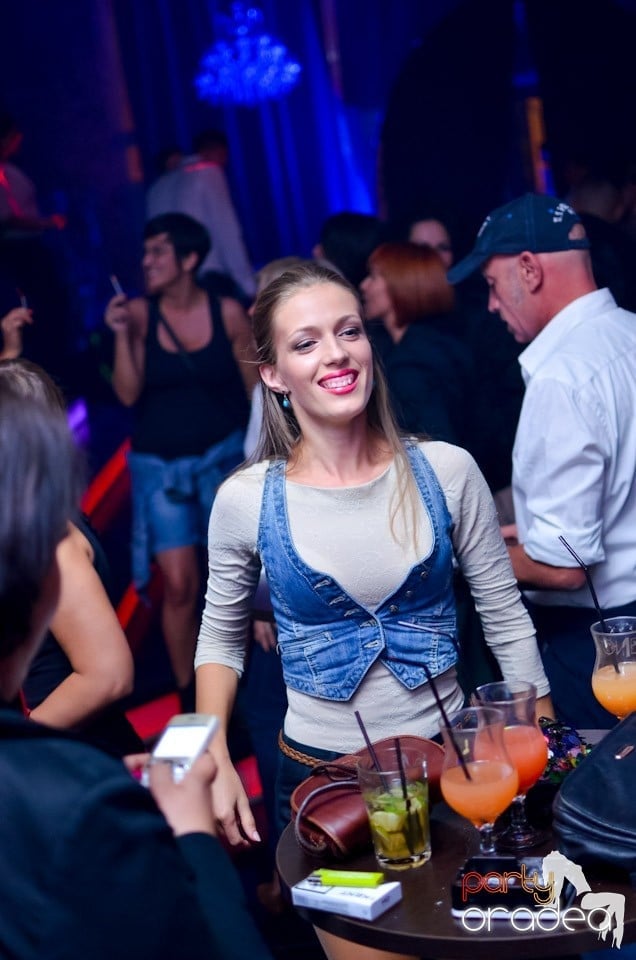 Summer Retro Night Fever în The One, 