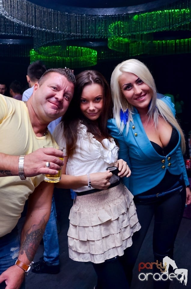 Summer Retro Night Fever în The One, 