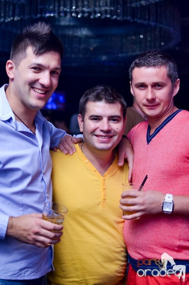 Summer Retro Night Fever în The One, 