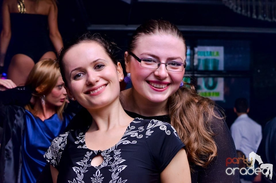 Summer Retro Night Fever în The One, 