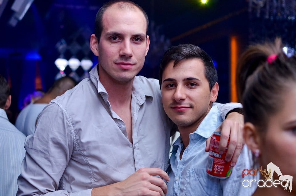 Summer Retro Night Fever în The One, 