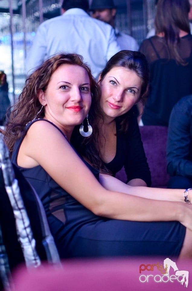 Summer Retro Night Fever în The One, 