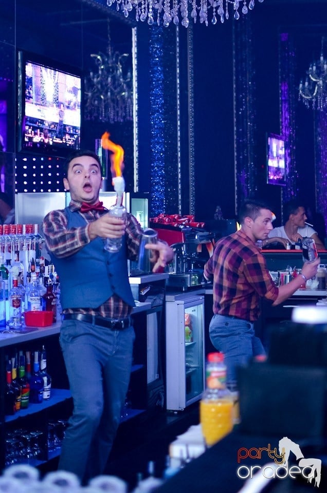 Summer Retro Night Fever în The One, 