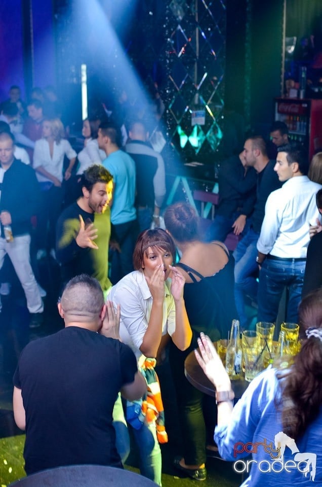 Summer Retro Night Fever în The One, 