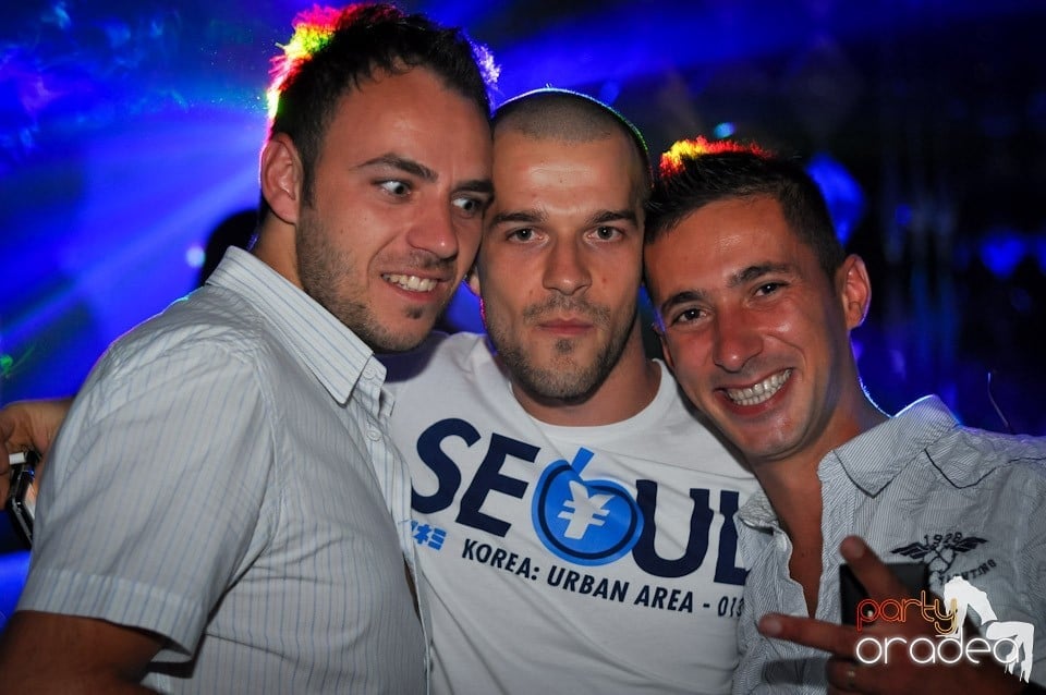 Summer Retro Night Fever în The One, 