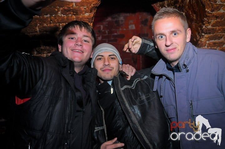 Super Party în Club Escape, 