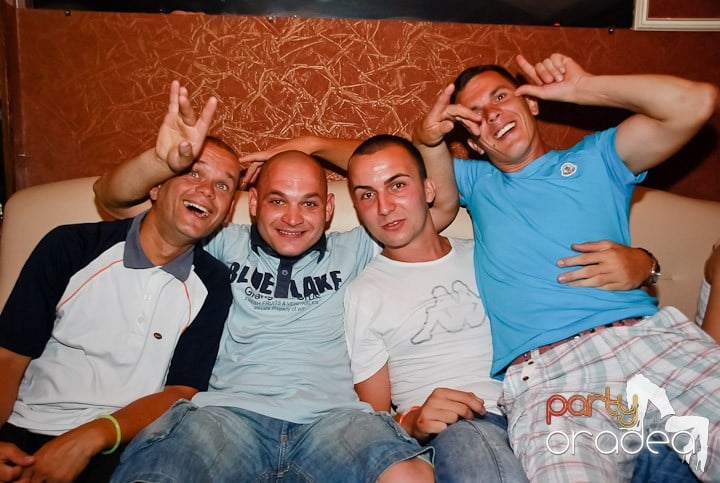 Super Party în Club Seven, 