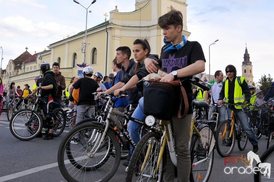 Sute de orădeni la Critical Mass,