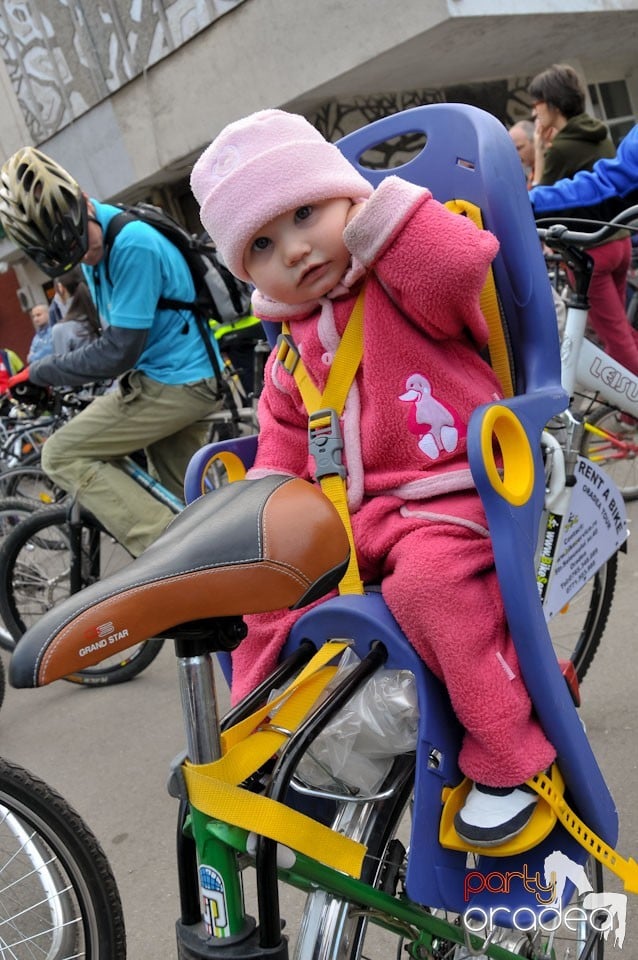 Sute de orădeni la Critical Mass,